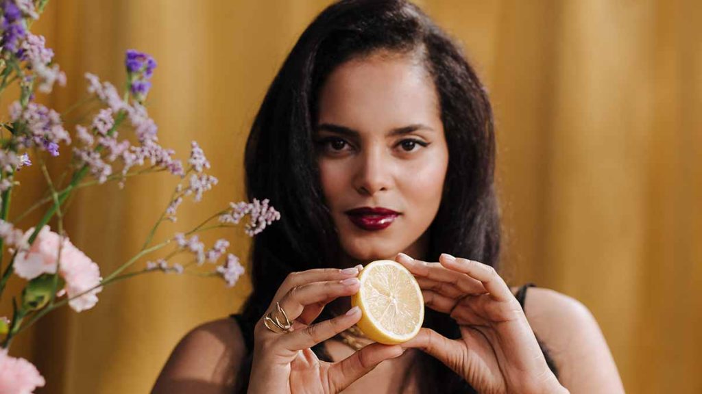 Benefícios do limão no cabelo: como usar - Blog - Produtos Digitais - JP Cosmetics